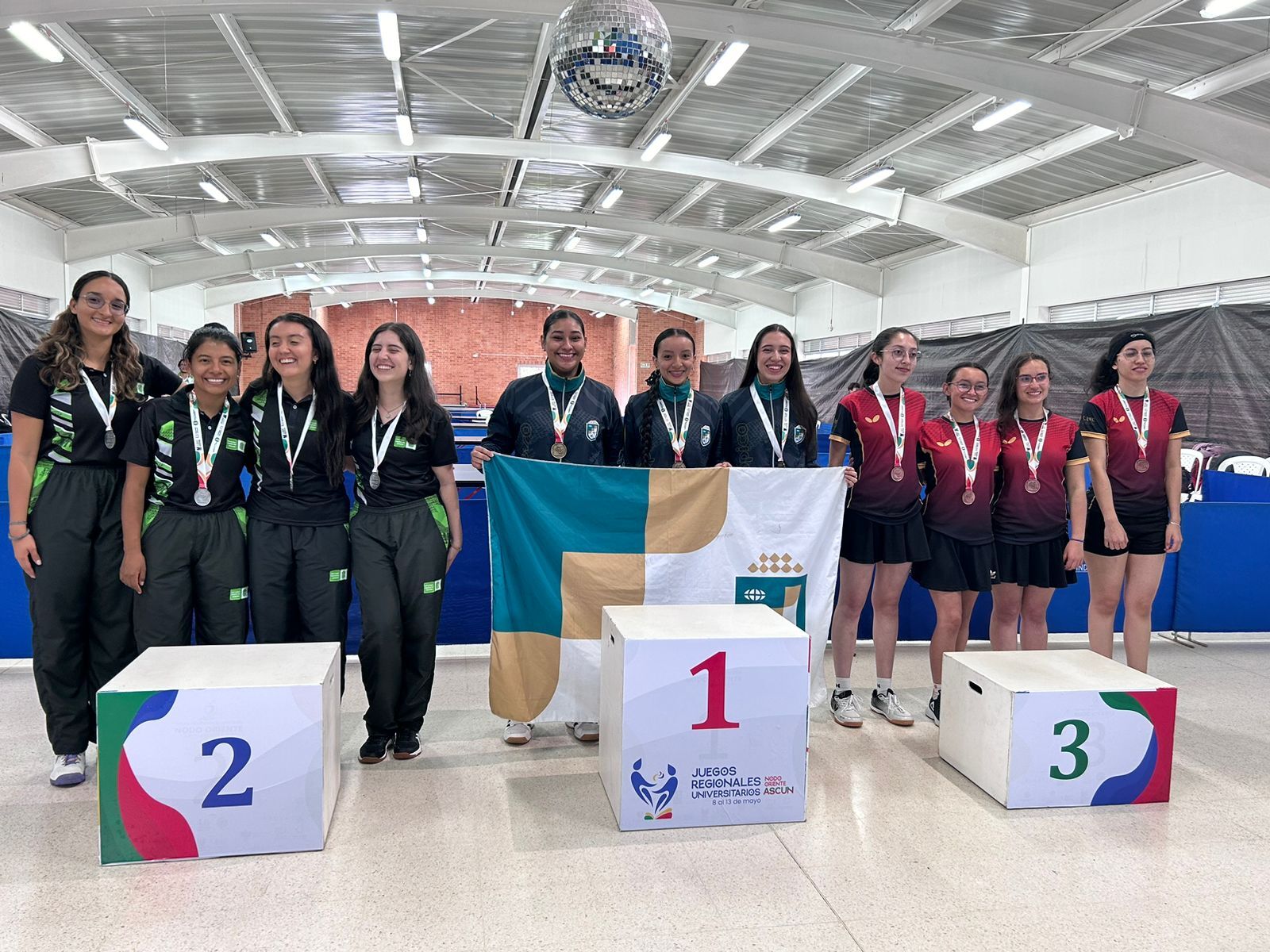 Oro_en_equipos_tenis_de_mesa_-_Mayra_Diaz_Maria_Paula_Cano_y_Angie_Paez.jpg